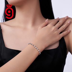 Klasik Lüks Top Zincirli Yuvarlak Parlak Kesim Mozanit Bileklik |   925 Ayar Gümüş Unisex Üst Üste Takılabilen ve Hediyelik - Product Image 1