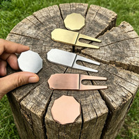 Accessoires de golf : Repaireur de divots, fourche de golf et marqueurs de balle en laiton et métal argenté, à bord biseauté, design vierge, pour usage extérieur