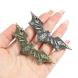 Gantungan Kunci Logo Karakter Komik Liga Keadilan Eropa dan Amerika Serikat, Logam Paduan Kerajinan Kartun - Product Image 2