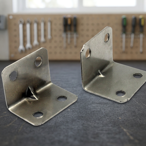 Petit support d'angle en acier inoxydable à 90 degrés pour le renforcement et le soutien des meubles - Product Image 3
