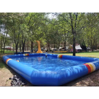 Piscine gonflable colorée de 5.5mL X 5.5mW pour les ballons d'eau et les bateaux à aubes, idéale pour les sports et les divertissements.