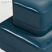 Boîte à bijoux FORTE en cuir PU bleu suédé, fermeture à fermoir aux coins arrondis, couvercle bombé, pour cadeau de mariage ou d'anniversaire