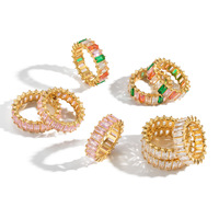 Bague en zircone élégante, luxueuse et haut de gamme en or 18 carats. Bijoux en acier inoxydable polyvalents et simples.