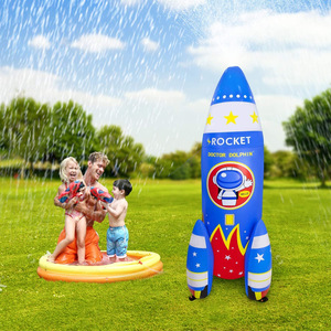 Fontaine à eau gonflable en forme de fusée pour enfants, jeu d'extérieur avec design de fusée - Product Image 1