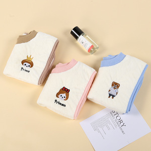 Baberos de lana coral Carlota con diseño bordado para bebés y niños pequeños, baberos impermeables con estampados de princesas y príncipes - Product Image 4