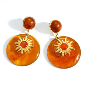 ต่างหูจี้เรซิ่นฝังลายดาวทรงเรขาคณิตชุบทอง 18k สำหรับงานปาร์ตี้แฟชั่น - Product Image 5