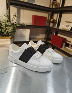<span class=keywords><strong>Scarpe</strong></span> Casual da <span class=keywords><strong>Uomo</strong></span> in Pelle Bianche e <span class=keywords><strong>Nere</strong></span> con Rivetti, Comode, Allacciate, Basse, Traspiranti per Camminata Quotidiana - Product Image 1