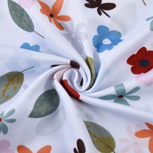 Motif floral et feuilles mortes sur fond blanc, tissu tricoté sur mesure pour vêtements - Product Image 2