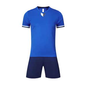 Un service professionnel garantit que cet uniforme de football personnalisé en polyester sublimé, provenant d'un exportateur en gros, répond aux normes mondiales. - Product Image 1