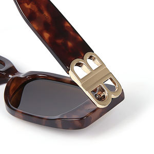 Gafas de sol promocionales para mujer con <span class=keywords><strong>precio</strong></span> competitivo Protección UV Marco de plástico en azul Negro Blanco Rojo Marcos Gafas de sol - Product Image 3