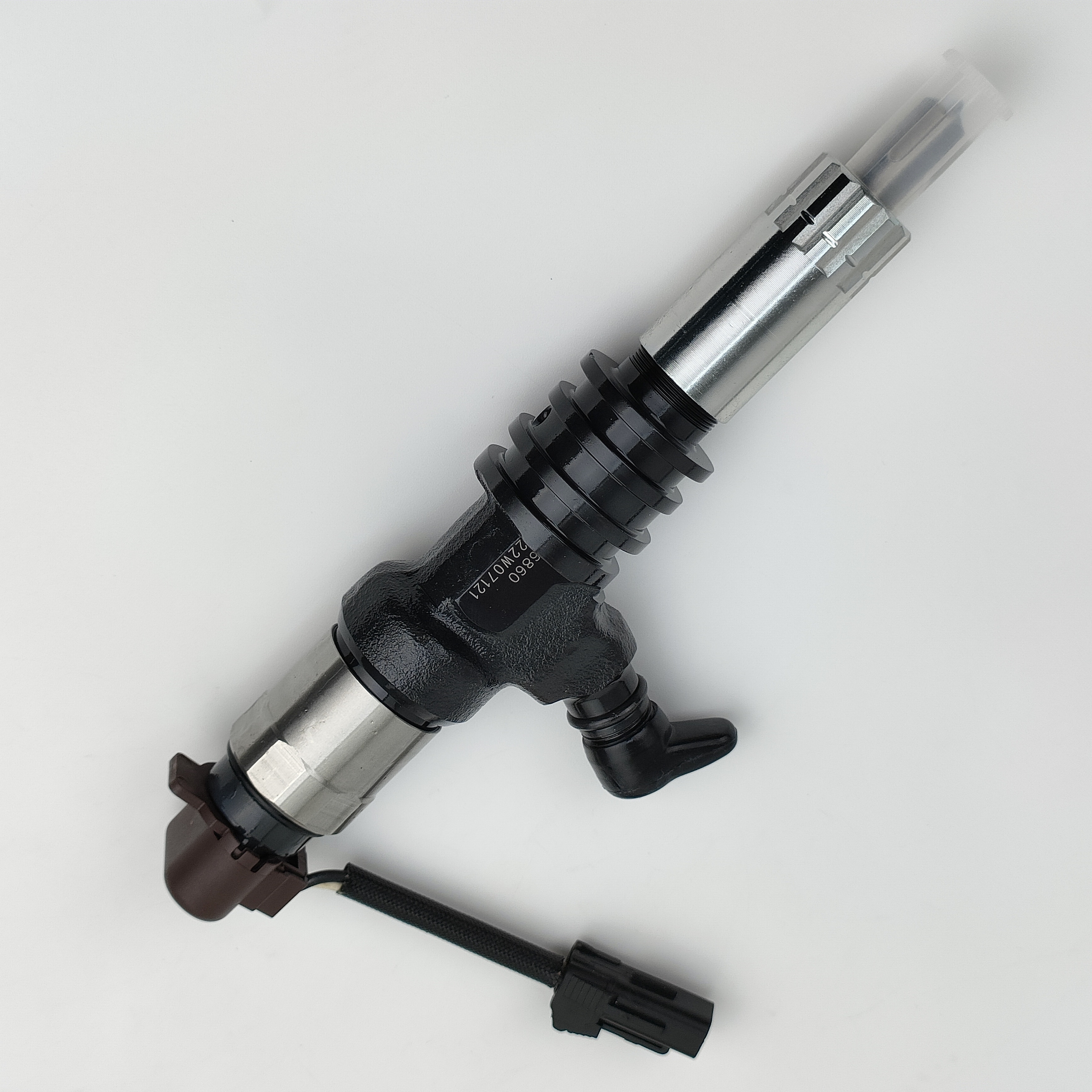 High Quality Diesel Fuel Injector 095000-6860 Common Rail Injection Nozzle ME304627 For MITSUBISHI 6M60T