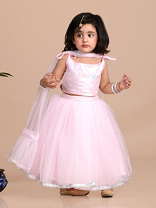 Conjunto de Lehenga Choli sin mangas de tela tejida Titrit con Dupatta - Rosa - Product Image 1