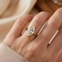 Cincin Berlian Buatan Laboratorium Bersertifikat IGI Dengan Emas 18K CVD 3 Karat D VVS Clarity Potongan Marquise untuk Lamaran Pertunangan Wanita