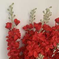 B1503 Vente en gros de fleurs en soie pour décoration artistique, arrangements floraux de mariage, tiges de Delphinium rouge à 2 fourches et longue branche