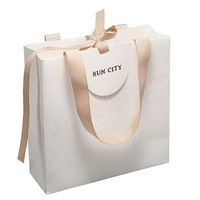 Sacs en papier de luxe personnalisés avec logo imprimé en gros pour boutiques, vêtements, chaussures, emballage, sacs de shopping