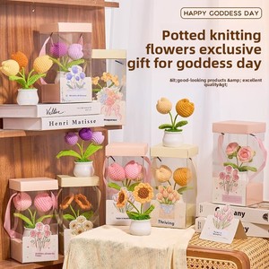 Nouvel An, Saint-Valentin, Anniversaire : Tulipes modernes minimalistes prêtes à l'emploi, roses tricotées, plantes en pot au crochet, artificielles - Product Image 1