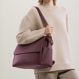Sac à dos et bandoulière amovibles pour maman avec poches isothermes pour biberons et compartiment pour ordinateur portable, sac à langer personnalisé en cuir végétalien - Product Image 1