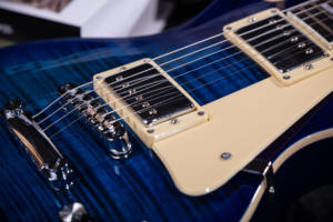 Guitarra Eléctrica <span class=keywords><strong>LP</strong></span> de Caoba, Juego de 6 Cuerdas, Pastilla H-H, Acabado Barnizado, Directo de Fábrica, Servicio OEM Económico, Venta al Por Mayor - Product Image 3