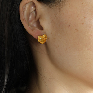 Boucles d'oreilles en or en forme de cœur, design géométrique, à porter tous les jours, bijoux de mode pour femmes - Product Image 5