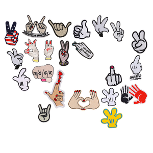 Parches Termoadhesivos Bordados de Estilo Clásico con Diseño de Gesto de Mano de Rocker (Dedo Medio y Palma) con Fieltro No Tejido para Sombreros y Prendas de Vestir, Gran Venta - Product Image 1