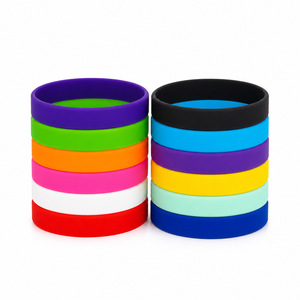 Pulseras de goma de color liso personalizadas CCH para regalos promocionales de fiestas - Product Image 4