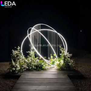 Decoración de Boda LEDA, Fondo Metálico LED Redondo Blanco Artístico de Estilo Moderno con Cortina de Cuentas - Product Image 1