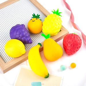 Juguetes Blandos de Frutas y Verduras para Niños y Niñas, Proveedor de Fábrica Económico: Pelota Antiestrés de Fresa, Piña, Limón, Uva, Tomate, Fidget - Product Image 1