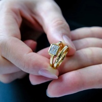 Bagues de mariage personnalisées unisexes en or 14k 18k avec émeraude de laboratoire taille émeraude, en gros, traitées HPHT CVD, et bagues en or 18k avec diamants