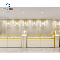 Concepts de design de magasin de bijoux modernes, vitrine de présentation de bijoux, design décoratif, mobilier de magasin de bijoux commercial
