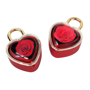 Caja de Rosas de Plástico con Cierre de Botón en Forma de Corazón, Rosa Eterna Preservada, Apertura con Llave, Almacenamiento Giratorio para Regalos Románticos - Product Image 1