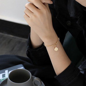Pulsera con Moneda de los Deseos para Parejas, Cadena de Latón Chapada en Oro de 18K, Joyería Minimalista Personalizada, Regalo a Juego - Product Image 6