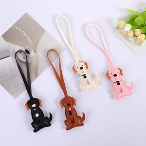Pendentif en cuir créatif et mignon en forme de chiot Labrador, breloque de sac de chien de dessin animé tendance, porte-clés de voiture en cuir durable pour les amoureux des animaux, vente en gros - Product Image 1