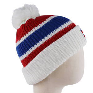 Gorro de Invierno Personalizado con Puño, Pompón y Logotipos Jacquard de Fábrica - Product Image 4