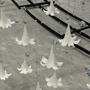 Tête de fleur artificielle Eva Lily, fleur blanche, décoration de plafond pour mariage, 18 cm de haut, simulation réaliste, décoration de mariage - Product Image 1