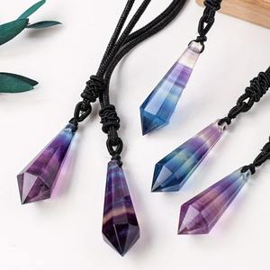 Pendules spirituels en fluorite brute naturelle en gros, pendentifs colorés d'énergie de guérison, parfaits pour un cadeau - Product Image 2