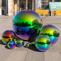 Boule creuse en acier inoxydable finition miroir or titane - Décoration extérieure pour jardins, parcs et aménagements paysagers pour projets municipaux