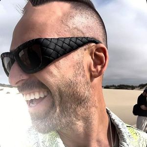 Novedad 2025 Gafas de Sol Vintage con Marco de Rayas Únicas Estilo Y2K, Protección UV400, Gafas de Sol Rectangulares Pequeñas Estilo Punk para Hombre y Mujer - Product Image 2