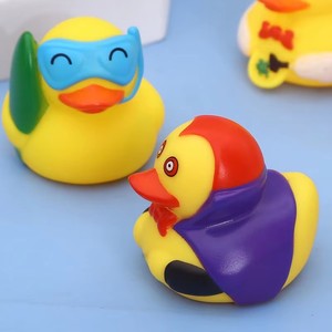 Jouets <span class=keywords><strong>de</strong></span> bain en caoutchouc imprimés sur mesure <span class=keywords><strong>de</strong></span> 2 pouces pour bébés, jouets <span class=keywords><strong>de</strong></span> baignoire uniques pour enfants avec motifs amusants, mini en vrac, disponibles immédiatement - Product Image 2