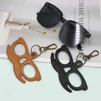 Nouveau support créatif en cuir PU pour lunettes de soleil, organisateur de lunettes, breloque de sac à lunettes pour homme élégant