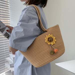 Sac fourre-tout en paille tressée pour femme, forme seau avec décor tournesol, sac de plage d'été, style minimaliste, usage quotidien - Product Image 2
