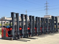 Heli Lithium-Schubmaststapler 1,5 Tonnen 2 Tonnen Elektro-Schubmaststapler 8m Hubhöhe Steh-Schubmaststapler mit Seitenschieber für Schmalgänge