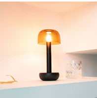 Langlebige moderne umwelt freundliche Tisch lampe auf Metall basis Klarer transparenter Lampen schirm Praktische magnetische Aufladung Stilvoll Einfach