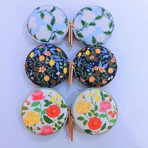 Cinta métrica Rifle Paper Co de 60 pulgadas, cinta suave con diseño floral para costura y manualidades - Product Image 3