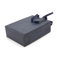 Sac en papier kraft de luxe avec logo personnalisé pour l'emballage de bijoux et les courses, avec poignées en ruban et sans danger pour les aliments