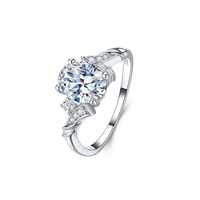 Fabricant de bagues personnalisées Bague Moissanite à quatre griffes en forme d'oeuf en argent sterling S925 Bague de fiançailles de luxe 2CT