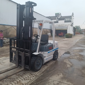 Chariot élévateur TCM 30 de 3 tonnes et 6 mètres, chariot élévateur diesel TCM de 3 tonnes, prix bas en stock - Product Image 4