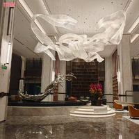 Plafond en ruban blanc contemporain Éclairage de luxe Grand lustre moderne en verre Économie d'énergie Éclairage intérieur à intensité variable pour hôtel