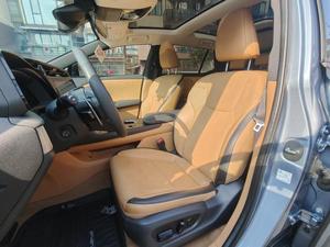 Lexus RZ <span class=keywords><strong>2023</strong></span> 450e DIRECT4 Premium, SUV de 5 Plazas, Interior Claro Automático, Eléctrico, Usado, Volante a la Izquierda, Ruedas R18 - Product Image 5