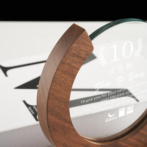 كأس بلوري معدني مخصص بتصميم شعار، كأس بلوري للمسابقات مع قاعدة خشبية - Product Image 4