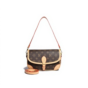 Bolso de Hombro Cuadrado Vintage con Monograma y Correa Ancha de PU, Bolso Bandolera para Mujer, Portátil, con Forro de Poliéster - Product Image 2